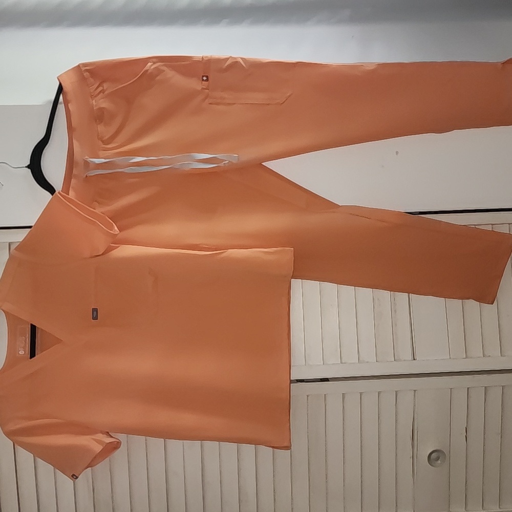 Figs SCRUB SETS IN YELLOW. SMALL TOP AND A MEDIUM HIGHWAISTED SRAIIGHT LEG